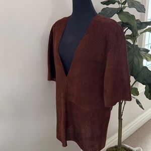 MICHAEL KORS COLLECTION PERFORATED LAMB LEATHER  V-NECK TOP IN NUTMEG BROWN